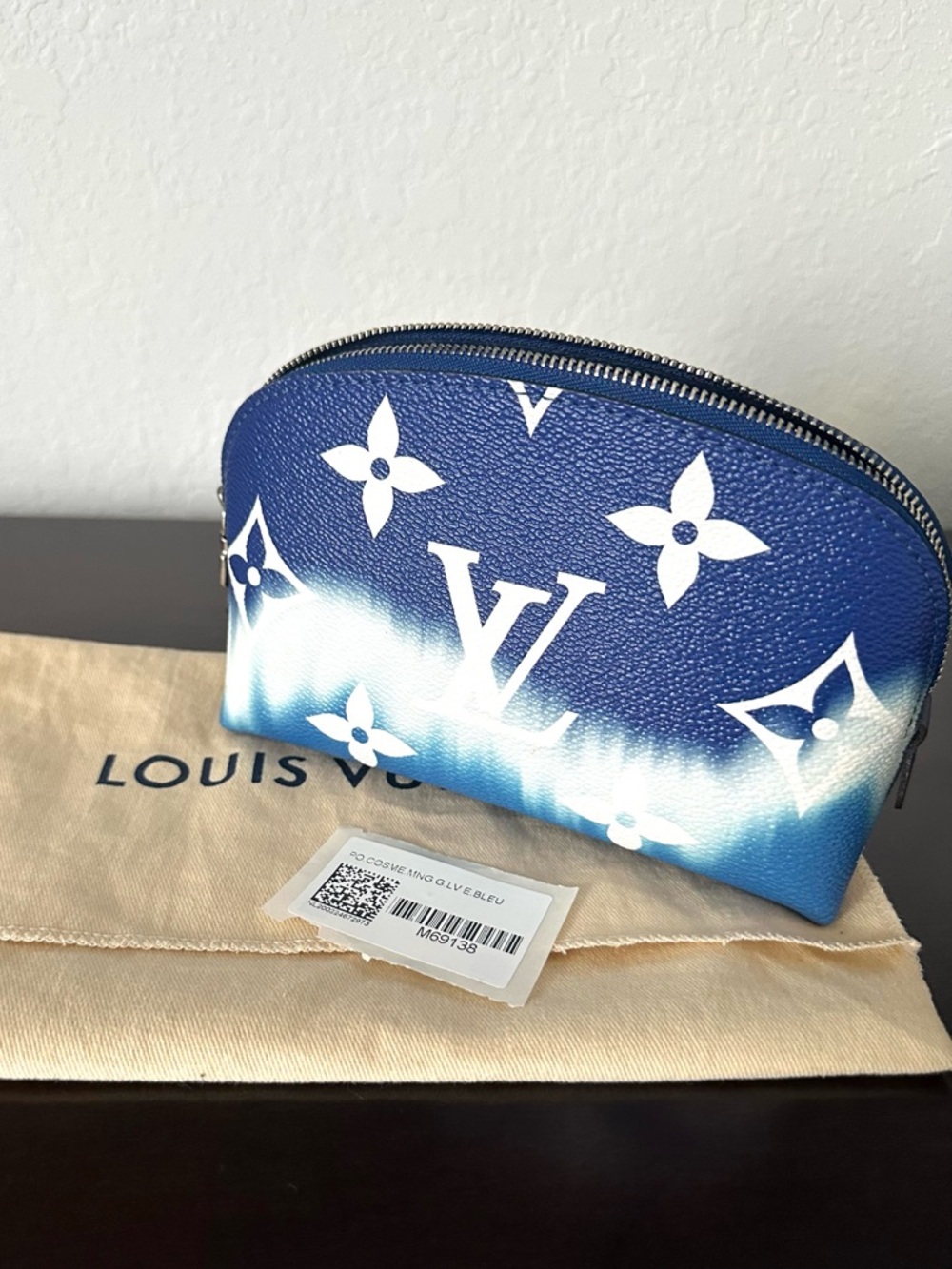 Louis Vuitton Monogram Giant Escale Cosmetic Pouch Blue/white RFID - Picture 12 of 12